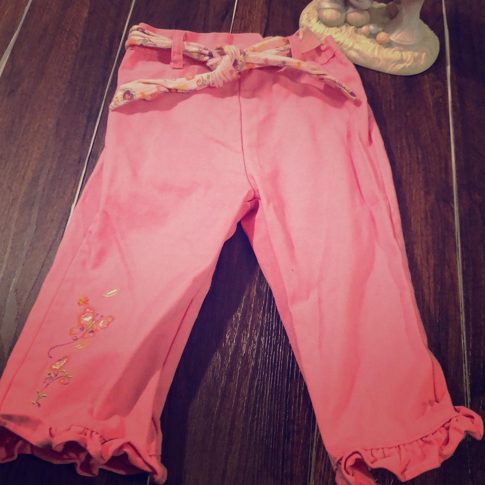 Pink pants w/embroidered butterfly & flowers 🌸